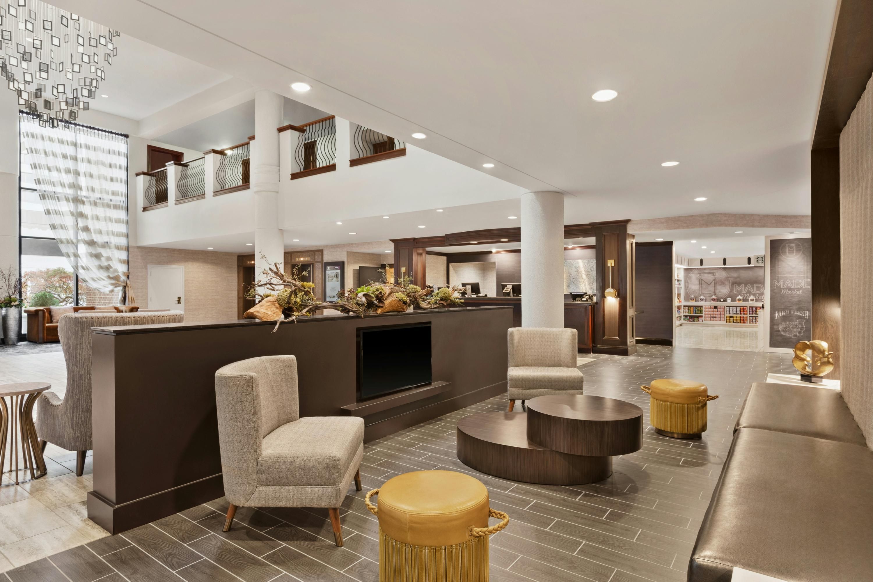 DoubleTree by Hilton McLean Tysons - McLean - Lobby