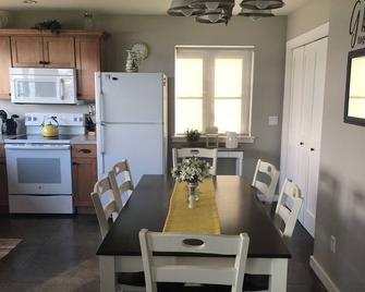 Beautiful farmhouse overlooking water with beach access on a private estate - Lopez Island - Dining room