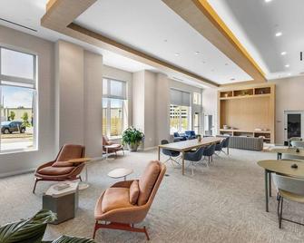 Modern 1B1.5B Loft w/ Gym + Parking - Cleveland