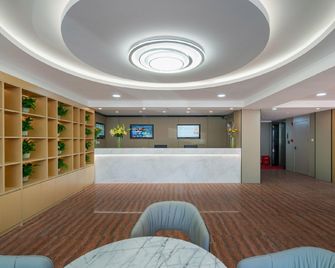 Green Tree Inn Shanghai Baoshan District Gucun Park - Shanghai - Receptionist