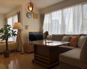 Alphabed Takamatsu Station - Takamatsu - Living room