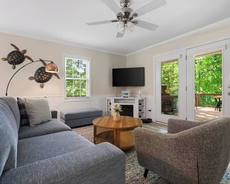 Kerr Lake Escape - Henderson - Вітальня