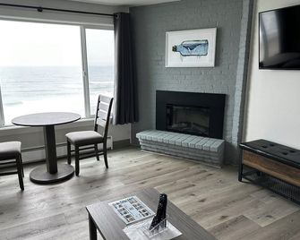 West Beach Suites - Lincoln City