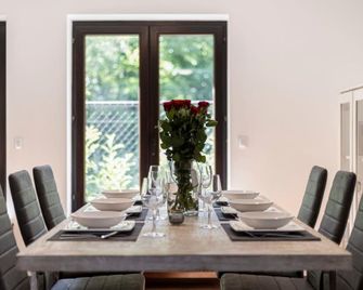 Holiday home in the greenery of Limburg - Houthalen-Helchteren - Їдальня