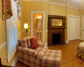 Cozy Waynesville retreat near Cataloochee Ski Area - Lucile Room - Waynesville - Ložnice