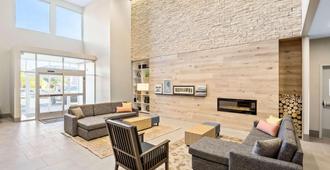 Country Inn and Suites by Radisson Flagstaff Downt - Flagstaff - Σαλόνι