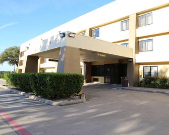 Baymont by Wyndham Plano - Plano - Edificio
