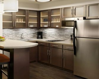 Staybridge Suites Lakeland West By IHG - Lakeland - Keuken