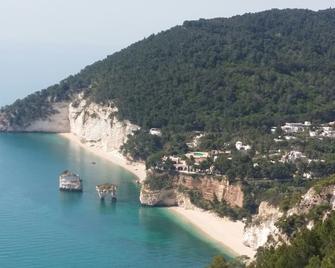 CASA OLIVO relax in the green near the sea - Mattinata - Edificio