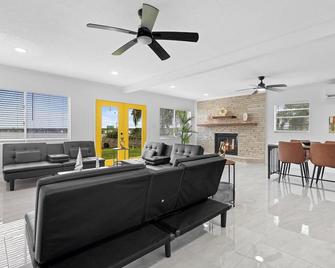 Relaxing 3br Home Near Orlando Attractions - Lake Mary - Living room