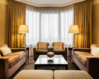 Intercontinental Hotels Adelaide By IHG - Adelaide - Wohnzimmer