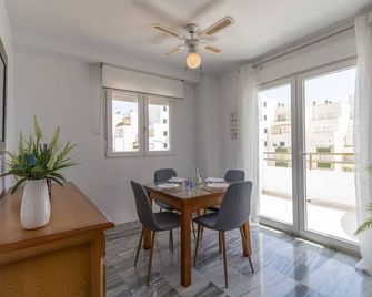 RentitSpain Moderno Apartamento Calaverde Frente al Mar - Salobreña - Salle à manger