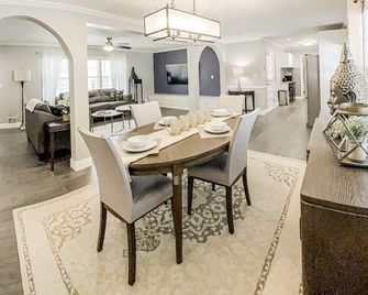 Retreat With Sauna Near Atl Large Backya - Tucker - Dining room