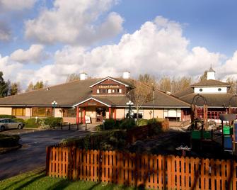 Premier Inn Liverpool (Tarbock) - Prescot - Building