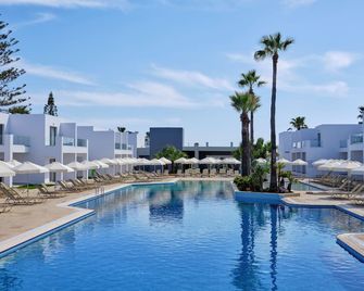 بانثيا هوليداي فيليدج ووتر بارك ريزورت - آيا نابا - حوض السباحة