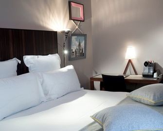 Saint Dominique - Paris - Bedroom