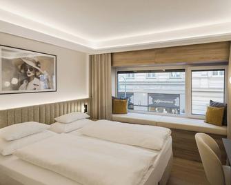 هوتل شوارزر بار - لينز - غرفة نوم