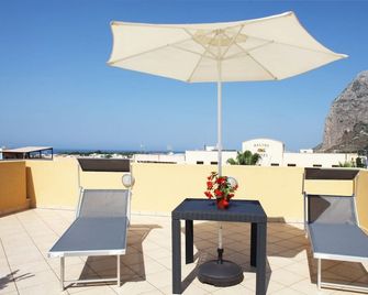 Coralia Bed & Breakfast - San Vito Lo Capo - Balcón