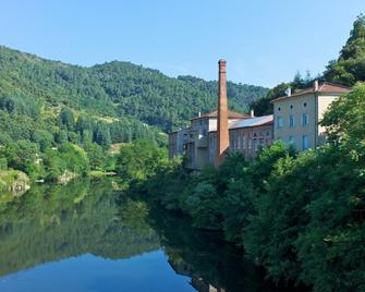 Family house in the heart of the Eyrieux valley - Les Ollières-sur-Eyrieux - Vista del exterior