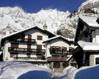 Hotel Del Viale - קורמאיור - בניין