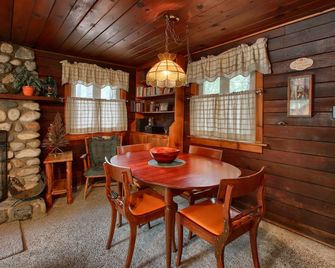 18 Le Fawn - North Wawona - Salle à manger