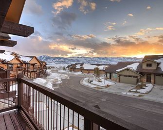 Retreat at Black Rock Ridge | Private Hot Tub | Bunk Room Suite | Minutes to Park City & Deer Valley - Kamas - Balcony