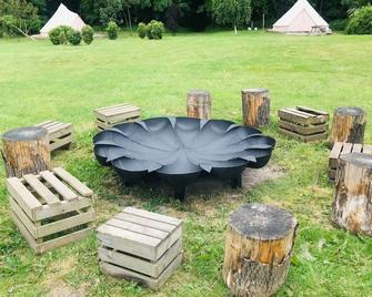 Eartha, a furnished bell tent in field and woodland surroundings - Guisborough - Patio