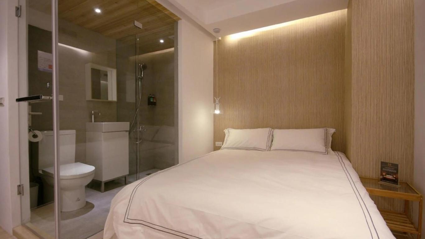 Mini West Hotel