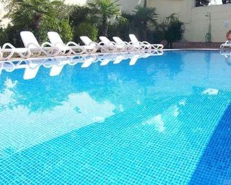Ferretti Residence Garda Palace - Peschiera del Garda - Piscina