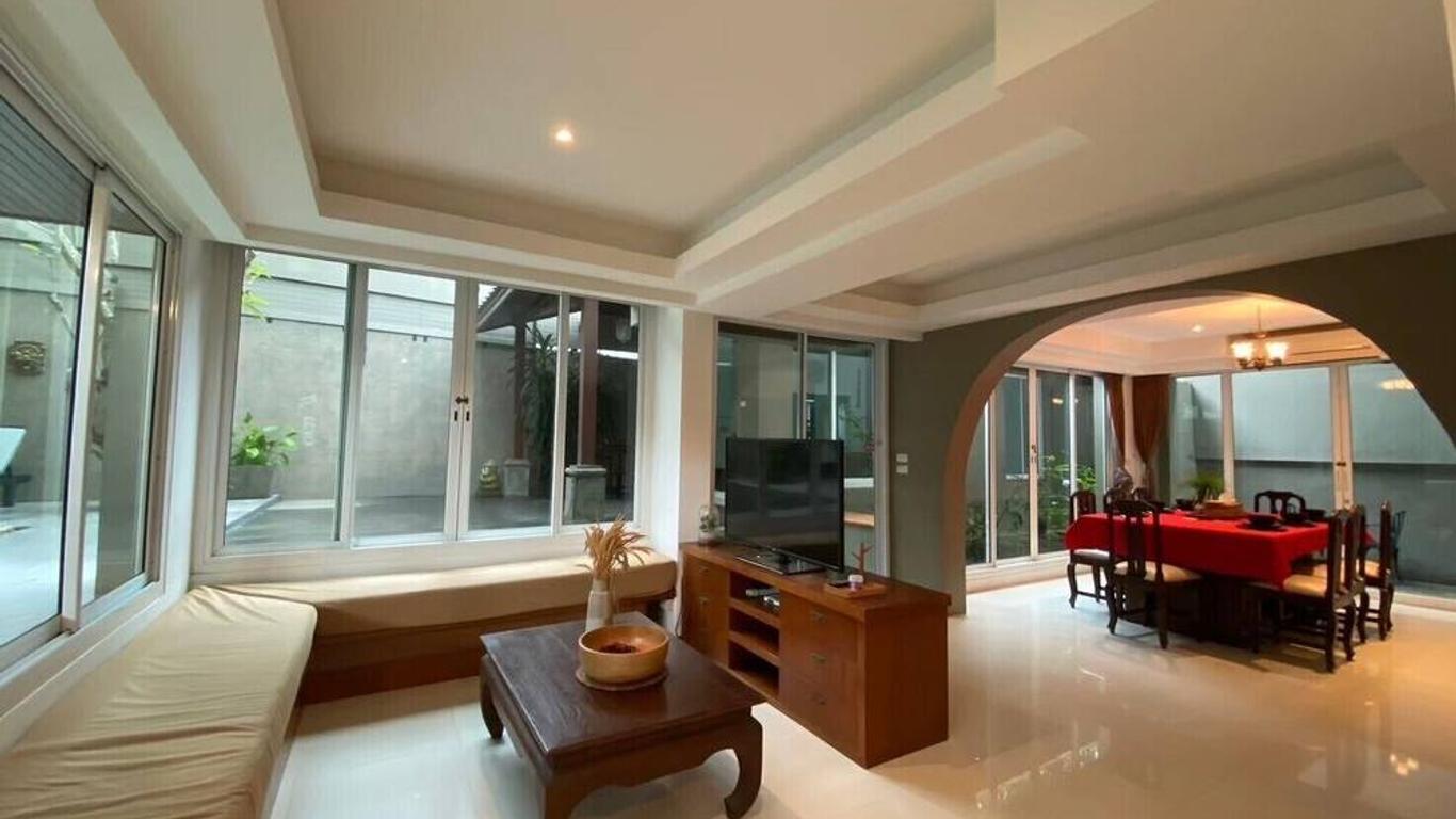 บ้านเขาหัวจุกวิลล่าและอพาร์ทเมนท์