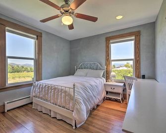 StoryBook Glade Historical Homestead with Views! - Hood River - Bedroom