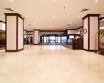 Chestnut Residence and Conference Centre - University of Toronto - Toronto - Lobby