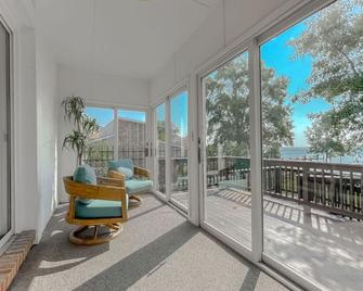 4-Br Waterfront Turret Home - Solomons - Balcony