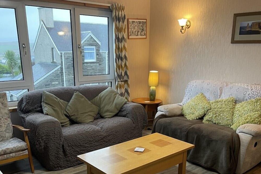 رويال أوك جيست هاوس - كيركوال - غرفة معيشة