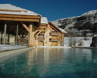 Chalet-Appart Standing 6 to 8p. At the foot of the slopes + Swimming pool Sauna Hammam in Serreche - Le Monêtier-les-Bains - Pool