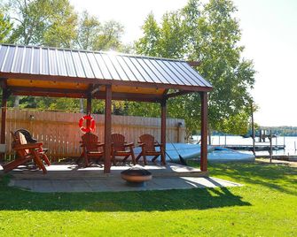 Sun Bear Cabin at The Bears Cottages - Inlet - Patio