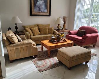 My Florida Lake House - Homestead - Living room