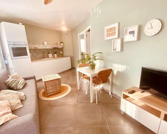 La Casita de la Playa-Bungalow - Miami Platja - Sala de estar