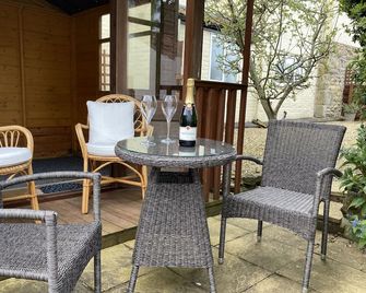 Peaceful & Cosy One Bedroom Cottage For Two People In Malton/Pickering Area - Malton - Патіо