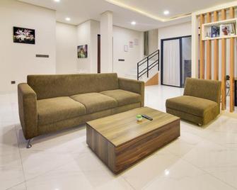 Villa Tulip by Kava Stay - Bandung - Living room