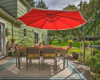 Trolley Apt Upper Steps to Village Trail and Canal! - Pittsford - Patio