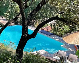 Pretty mazet in Nîmes in the heart of the garrigue - Nimes - Pool
