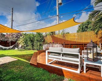 Tropical Retreat in Miami Beach - North Miami Beach - Patio