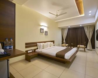 Hotel 3 Leaves - Kolhapur - Camera da letto