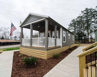Caney Creek · Two Bedroom Tiny Home - Pell City