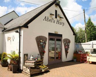 Abel's Harp - שרוסברי - בניין