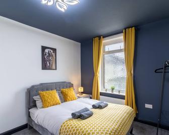 Open Mind Property - 7 Beds and Free Parking - Portsmouth - Bedroom