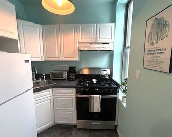 Peaceful & Bright 2BR in Cobble Hill - Brooklyn - Kitchen