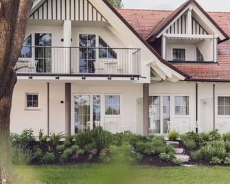 Hotel Caraleon - Wasserburg am Bodensee - Gebäude