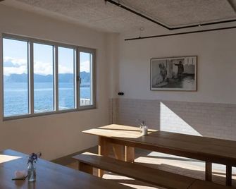 Trevarefabrikken - Henningsvær - Comedor